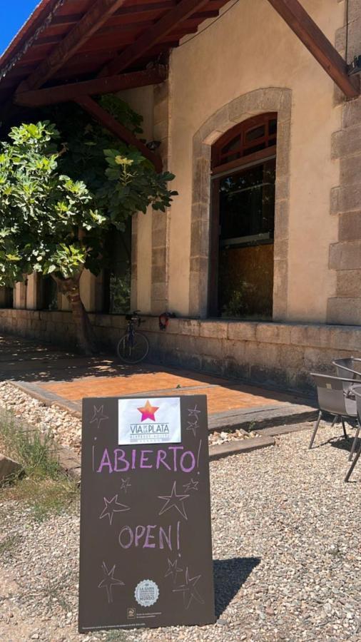 Albergue & Cafeteria Via De La Plata Hervás Buitenkant foto
