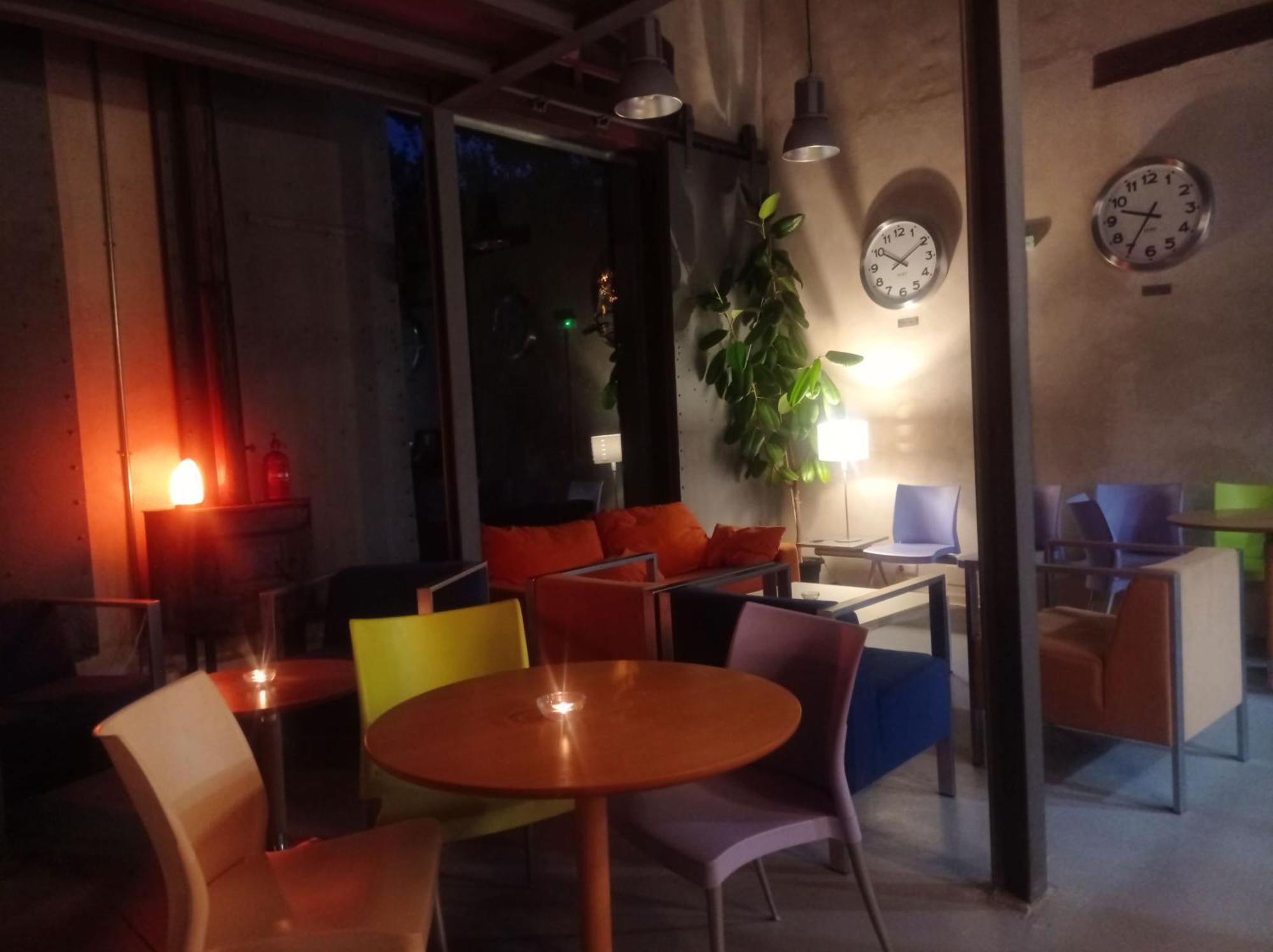 Albergue & Cafeteria Via De La Plata Hervás Buitenkant foto